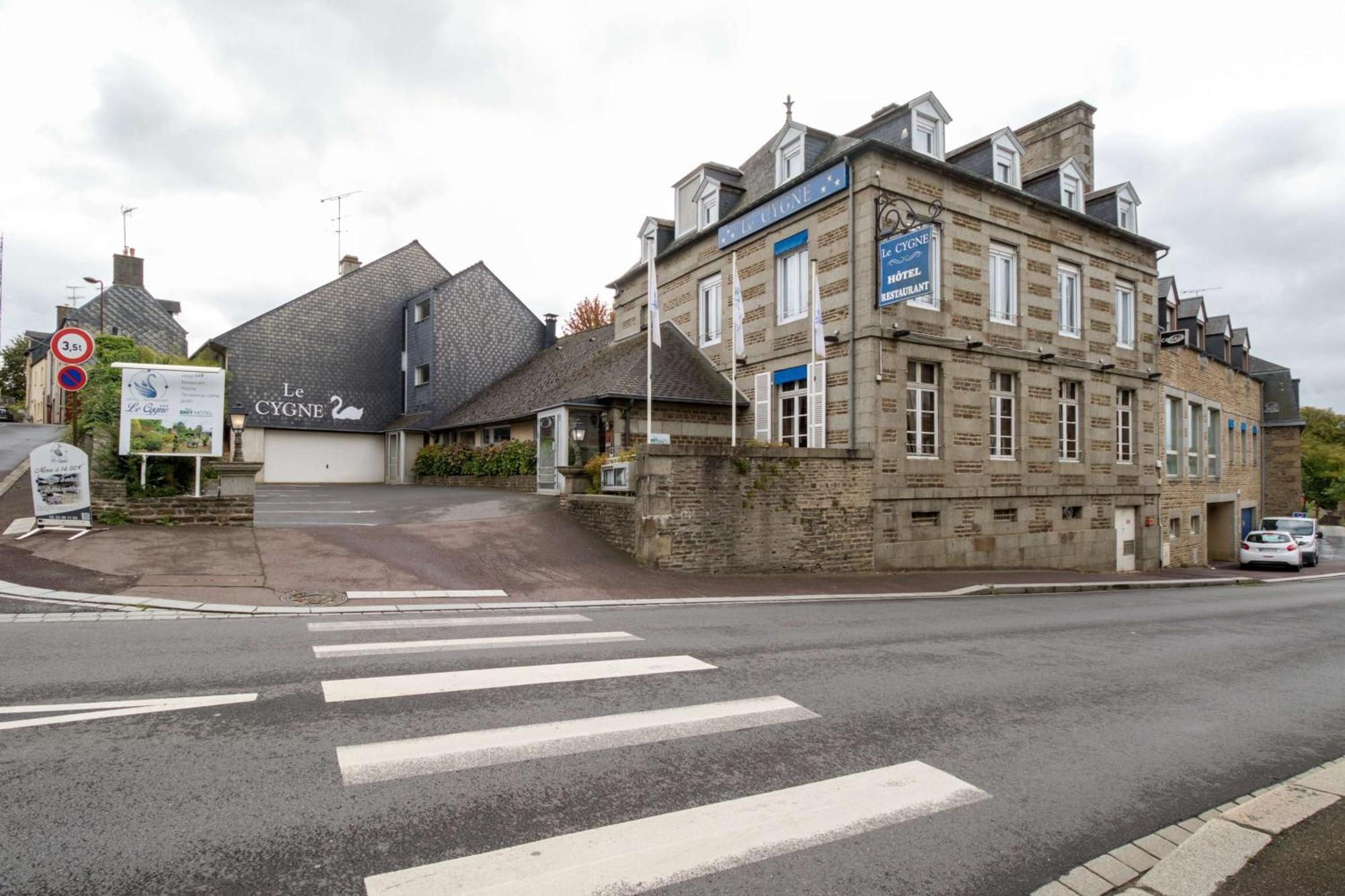 Brit Hotel Le Cygne Saint-Hilaire-du-Harcouët Exteriér fotografie