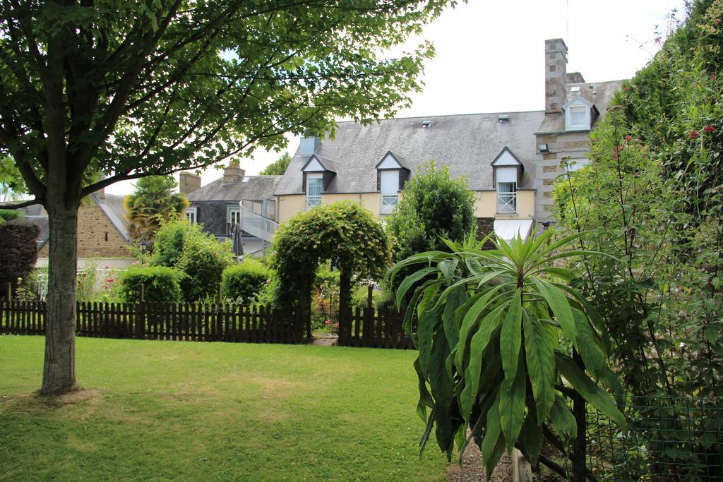 Brit Hotel Le Cygne Saint-Hilaire-du-Harcouët Exteriér fotografie